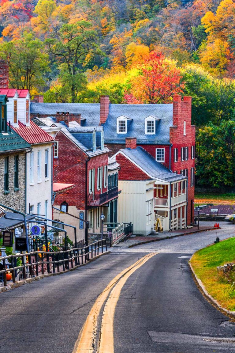 12 Best Fall Towns in the USA You Need to Visit